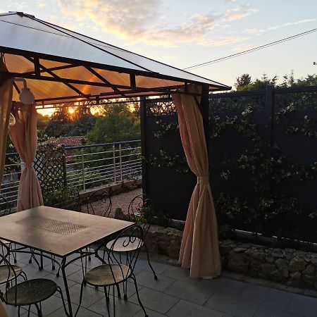 Logis Des Douves Bed & Breakfast Tiffauges Exterior photo