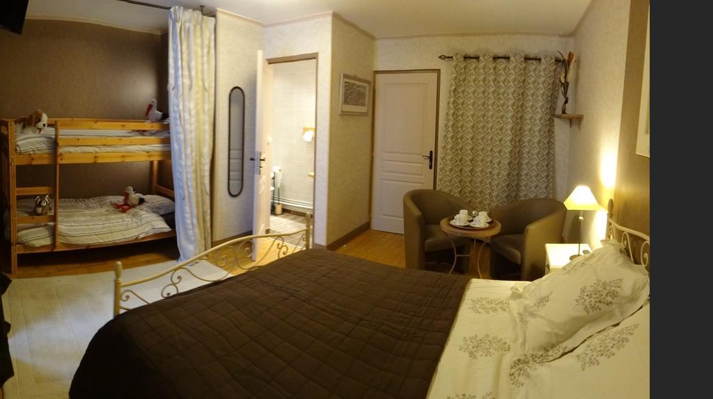 Logis Des Douves Bed & Breakfast Tiffauges Exterior photo