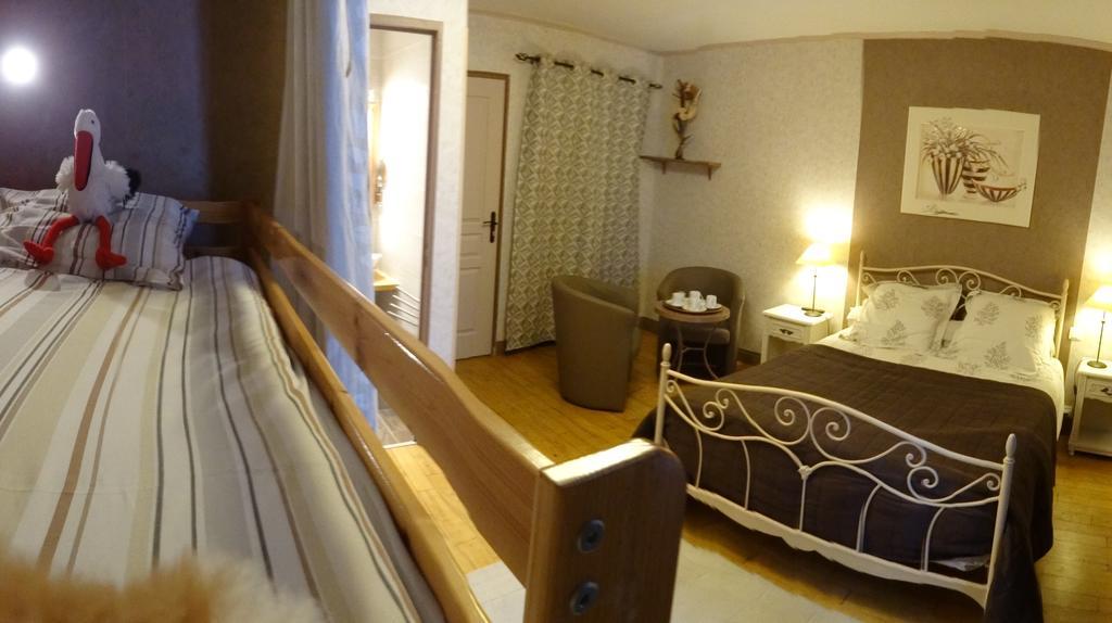 Logis Des Douves Bed & Breakfast Tiffauges Exterior photo