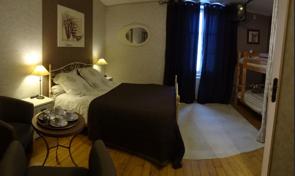 Logis Des Douves Bed & Breakfast Tiffauges Exterior photo