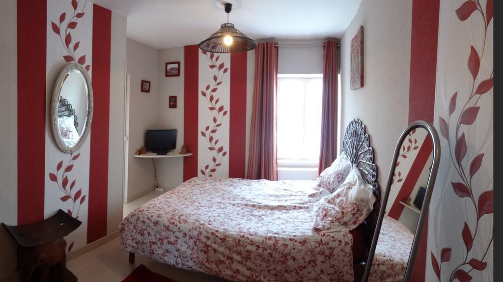 Logis Des Douves Bed & Breakfast Tiffauges Exterior photo